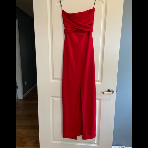 Lulus Dresses & Skirts - LULU’S daring high slit strapless formal dress